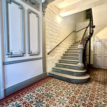 L'echappee Belle, Centre Historique, Gare